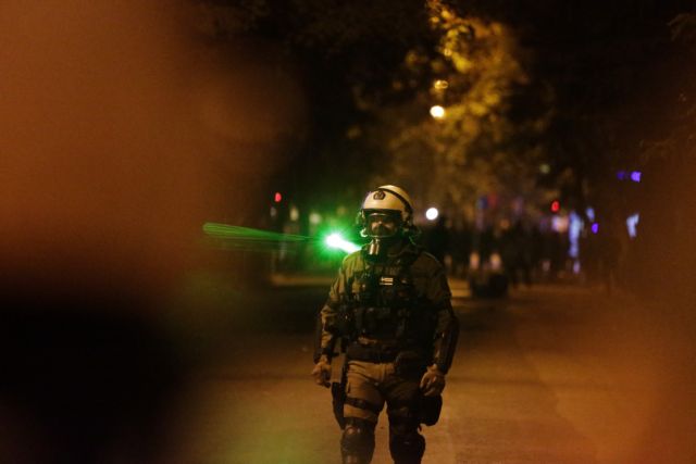 Εξάρχεια : Στις 33 οι συλλήψεις για τα επεισόδια – 53 προσαγωγές, 2 αστυνομικοί τραυματίες