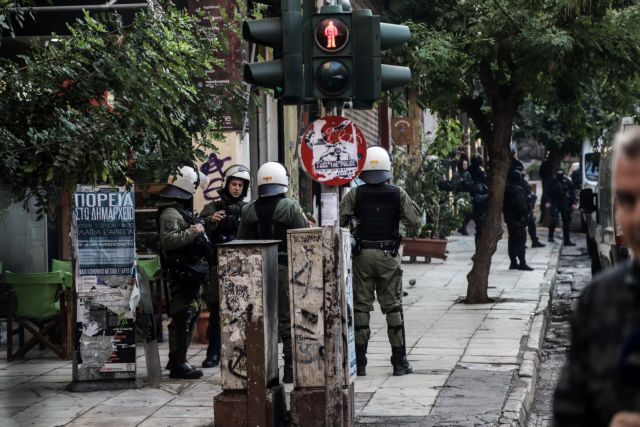 Εξάρχεια : Τι εντόπισε η ΕΛ.ΑΣ μετά από έρευνα σε διαμέρισμα