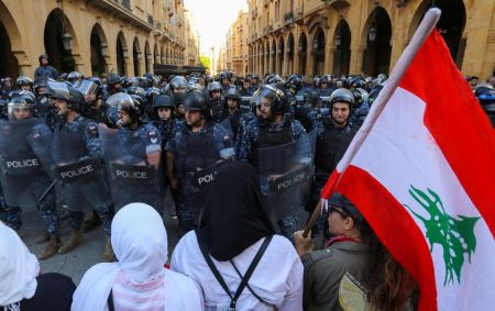Λίβανος: Ισχυρές αστυνομικές δυνάμεις κατά διαδηλωτών στη Βηρυτό