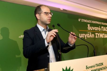ΠΑΣΟΚ: Ο Στέφανος Ξεκαλάκης χαρακτηρίζει «στημένο» και «παρωδία» το συνέδριο