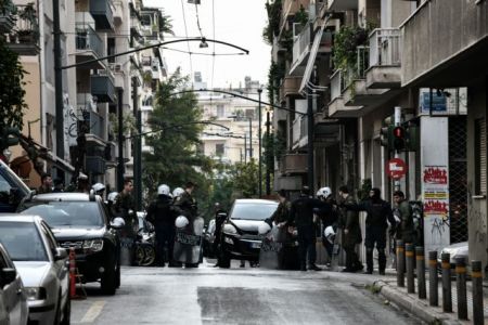 Chrisohoidis tells occupiers of buildings to pay rent or get out