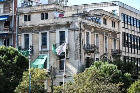Χρυσοχοΐδης σε καταληψίες : Η΄ ενοίκιο ή εκκενώστε τα κτίρια σε 15 μέρες