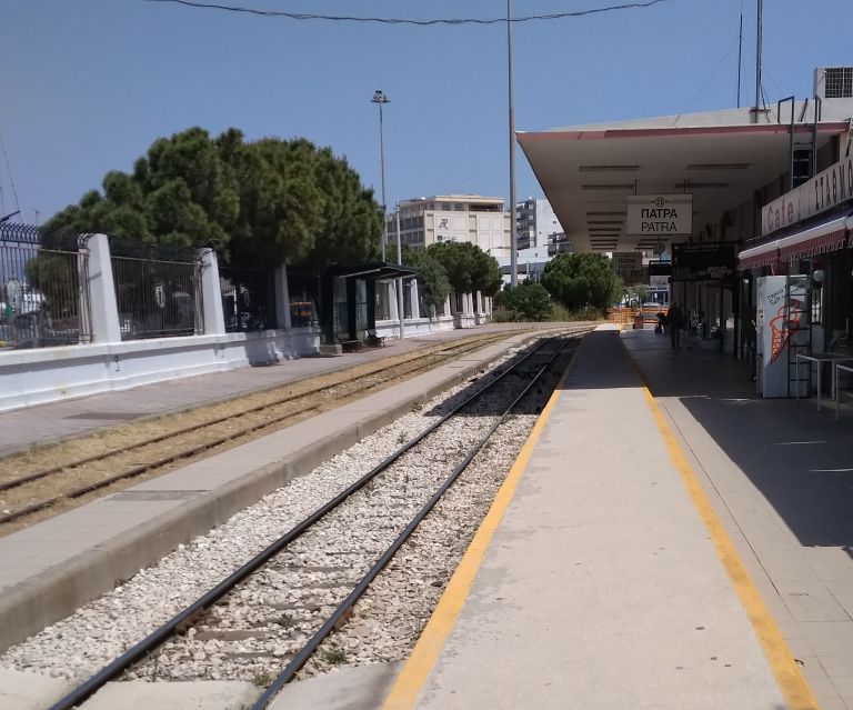 Στα «χαρακώματα» για τη διέλευση του τρένου στην Πάτρα | tovima.gr