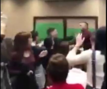 ΑΣΟΕΕ : Παρέμβαση αντιεξουσιαστών και επεισόδια στη συνέλευση φοιτητών