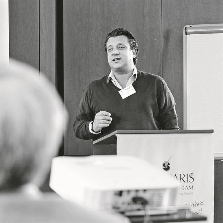 Ηρθε να «νοικοκυρέψει» την έρευνα στην Ελλάδα