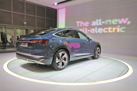 Αναίμακτη… θυσία 9.500 εργαζομένων από την Audi