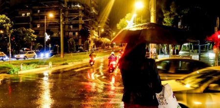 Καιρός : Η καταιγίδα έφερε χάος στους δρόμους της Αττικής