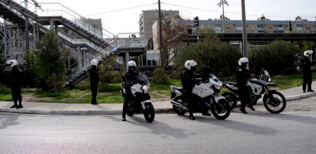 Τροχαίο με αστυνομικούς της ΔΙΑΣ στη λεωφόρο Βραυρώνας