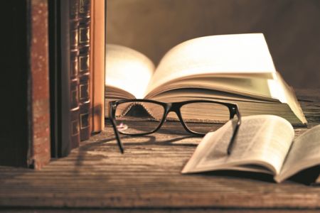 Διανοούμενοι, το αλάτι σε κομματικά δοχεία με λάδι και νερό