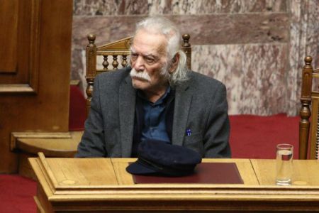 Στο ΝΙΜΙΤΣ ο Μανώλης Γλέζος : Σταθερή η κατάσταση η υγείας του