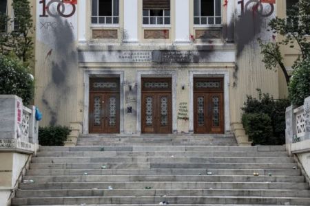 Ενταση στην ΑΣΟΕΕ : Αγνωστοι προπηλάκισαν φοιτητή