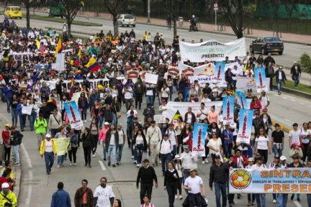 Κολομβία: πλαστικές σφαίρες την 3η ημέρα διαδηλώσεων (εικόνες)