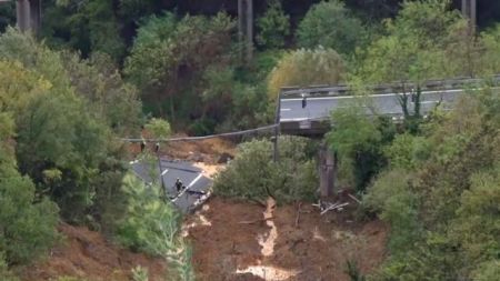 Κατέρρευσε γέφυρα από την κακοκαιρία στην Ιταλία