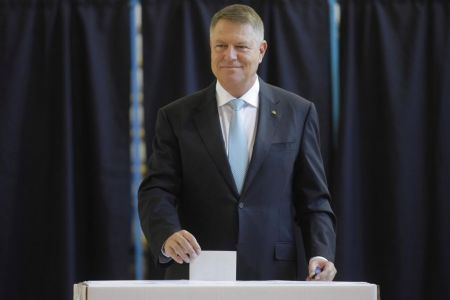 Ρουμανία: Δεύτερος γύρος Προεδρικών εκλογών – Φαβορί ο απερχόμενος Γιοχάνις