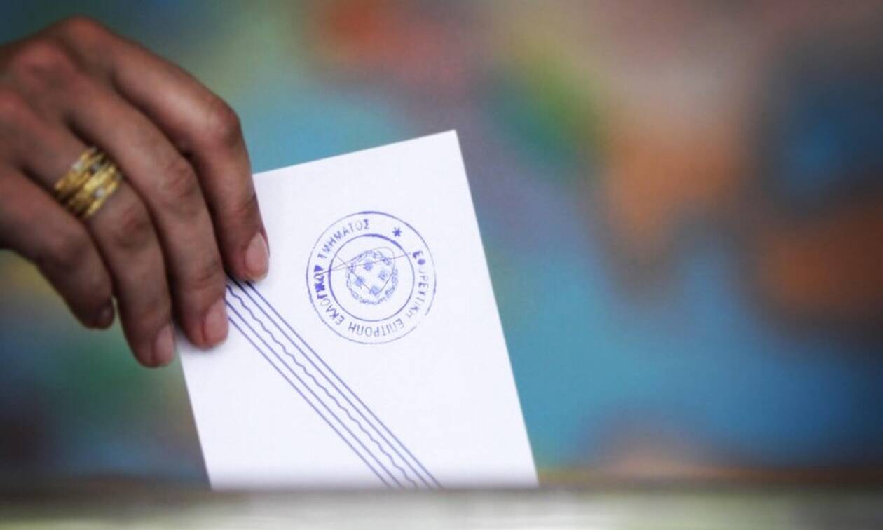 Greeks abroad can vote, ministers’ and MPs privileges reduced in Constitutional amenments