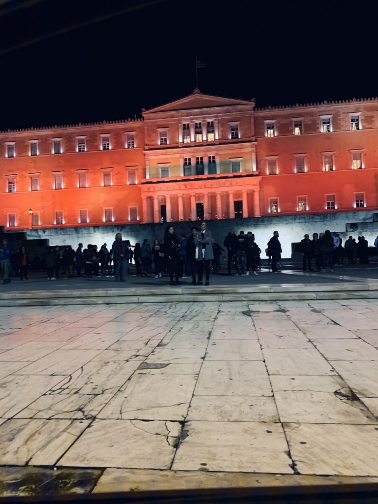 Στα πορτοκαλί η Βουλή