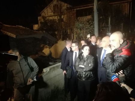 Σεισμός Αλβανία: Ο Δένδιας στο σημείο που επιχειρούν τα σωστικά συνεργεία