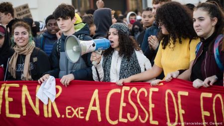 Διογκώνεται η δυσαρέσκεια για τον Μακρόν