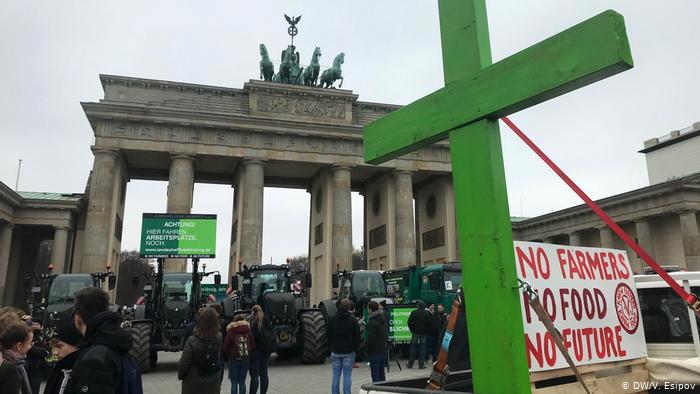 Βερολίνο: Τρακτέρ, αφίσες και αγανάκτηση