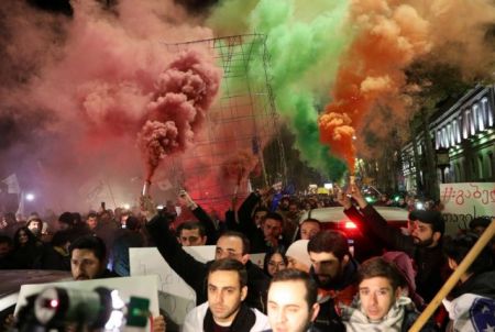 Αντικυβερνητικές διαδηλώσεις στην Γεωργία : Ζητούν «Αλλαγή» και «Παραίτηση»