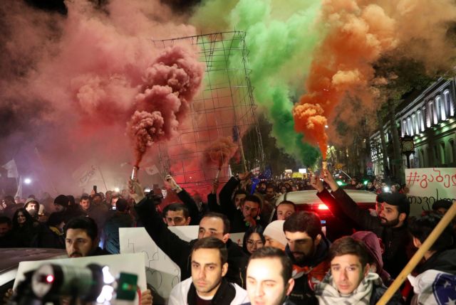 Αντικυβερνητικές διαδηλώσεις στην Γεωργία : Ζητούν «Αλλαγή» και «Παραίτηση»