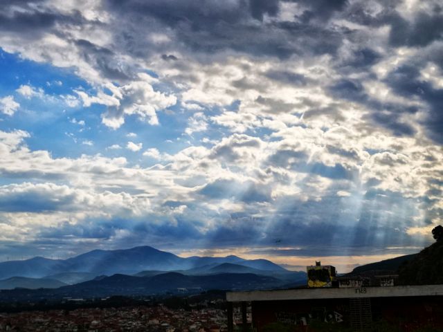 Καιρός: Ανεβαίνει σήμερα Πέμπτη η θερμοκρασία