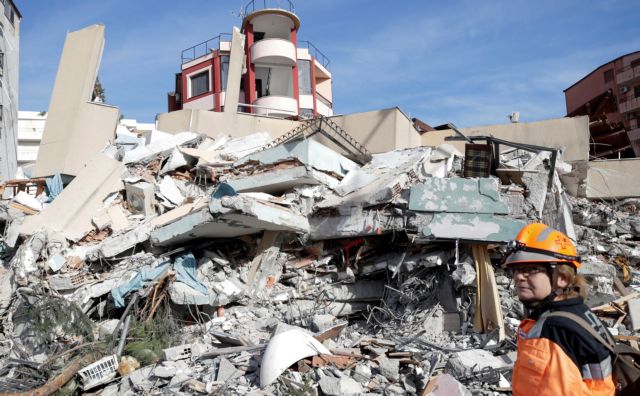 Αλβανία : Σκηνές τραγωδίας μετά τον φονικό σεισμό – Στους 30 οι νεκροί – Ερευνες για επιζώντες