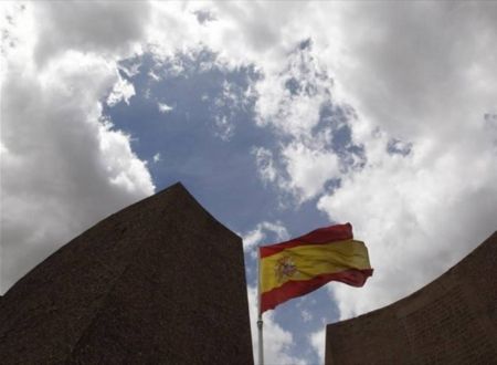 Στους δρόμους οι Ισπανοί κατά των απολύσεων λόγω… αναρρωτικής