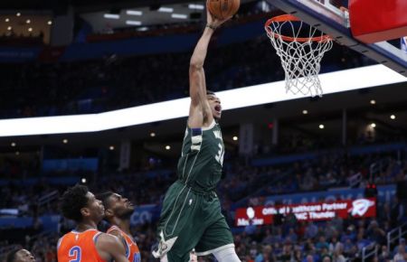 Συνεχίζεις ακάθεκτος ο Greek Freak : Έφτασε τα 18 σερί double-double