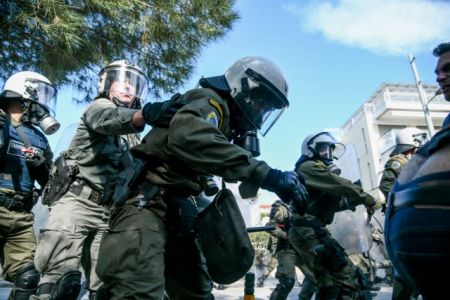 Καβούρι:  Xημικά και επεισόδια στο φοιτητικό συλλαλητήριο
