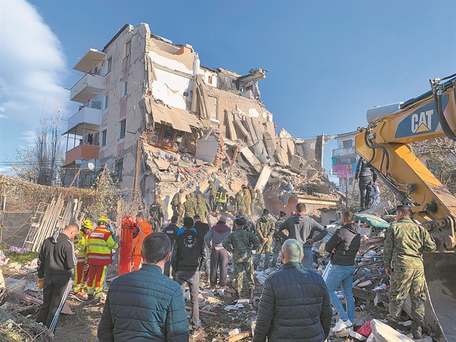 Η Αλβανία μετράει τις πληγές από τα 6,4 ρίχτερ