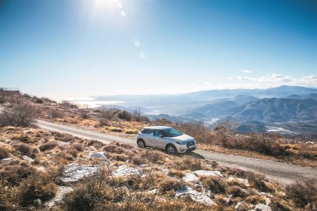 Αφ’ υψηλής… τάσης