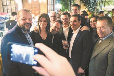 Οι ρωγμές στο «μπλοκ Μητσοτάκη» 