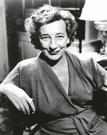 «Ψίθυροι» της Λίλιαν Χέλμαν στο Χορν