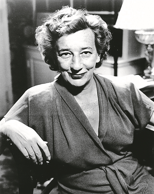 «Ψίθυροι» της Λίλιαν Χέλμαν στο Χορν