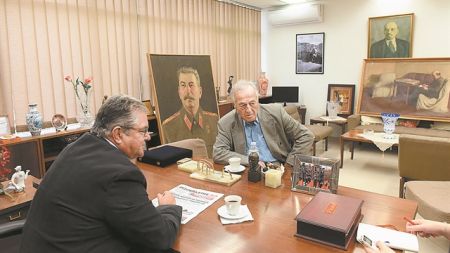 «Διμέτωπος» με το χθες και το αύριο