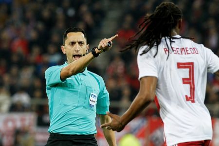 Μαρτίνεθ και VAR δεν έδωσαν εξόφθλαμο πέναλτι στον Ολυμπιακό