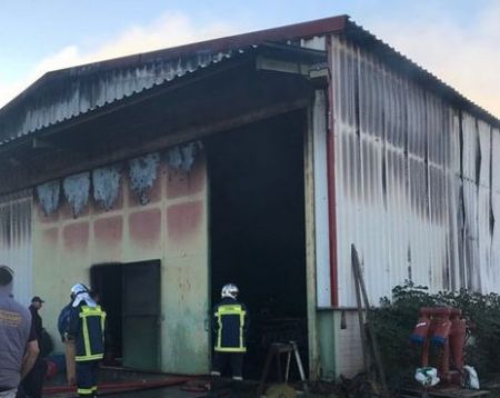 Ελασσόνα : Φωτιά σε αποθήκη ξυλουργείου
