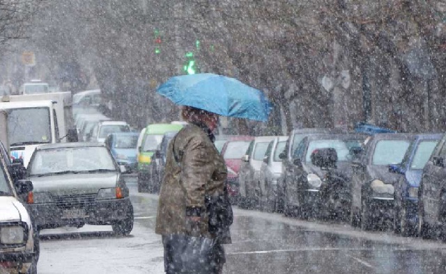 Επιδείνωση του καιρού την Τρίτη: Πού θα ρίξει βροχές και χιόνια | tovima.gr