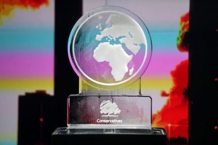 Βρετανία : Απορρίφθηκε η προσφυγή των Τόρις κατά γλυπτών πάγου σε ντιμπέιτ