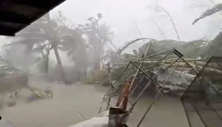 Φιλιππίνες: 10 οι νεκροί από τον τυφώνα Καμούρι