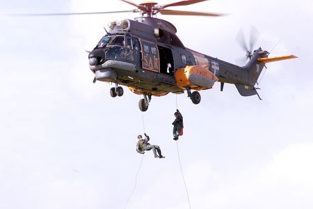 Ακυβέρνητο πλοίο στη Λέσβο: Παρελήφθη το πλήρωμα από super puma