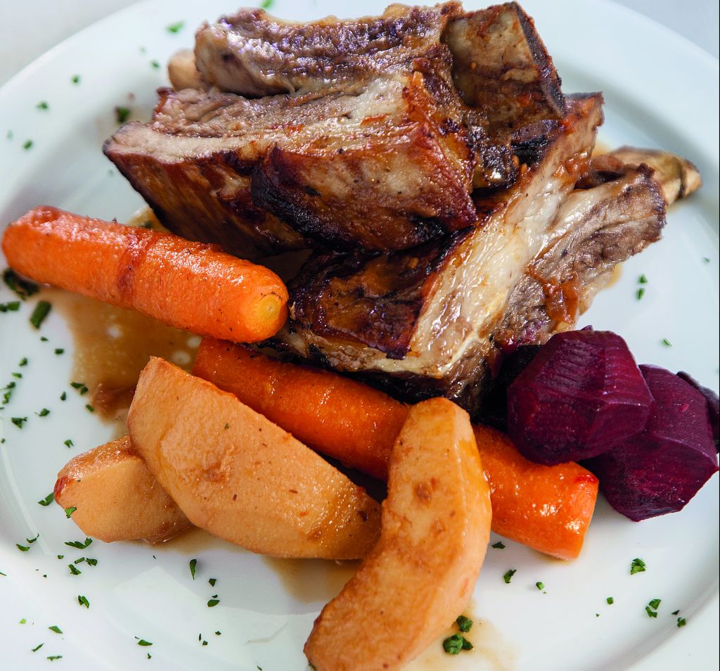 Μοσχαρίσια πλευρά στη γάστρα