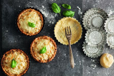 Τάρτα με κουνουπίδι και γραβιέρα Κρήτης