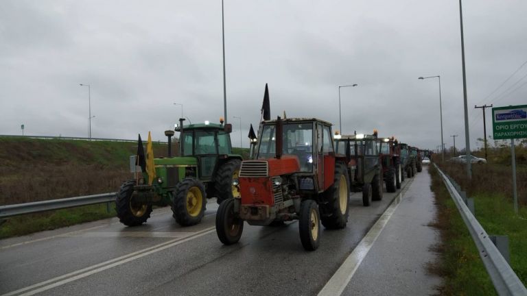 Η αστυνομία μπλόκαρε το… μπλόκο των αγροτών στην Καρδίτσα | tovima.gr