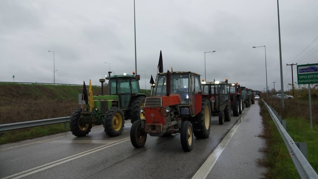 Η αστυνομία μπλόκαρε το… μπλόκο των αγροτών στην Καρδίτσα