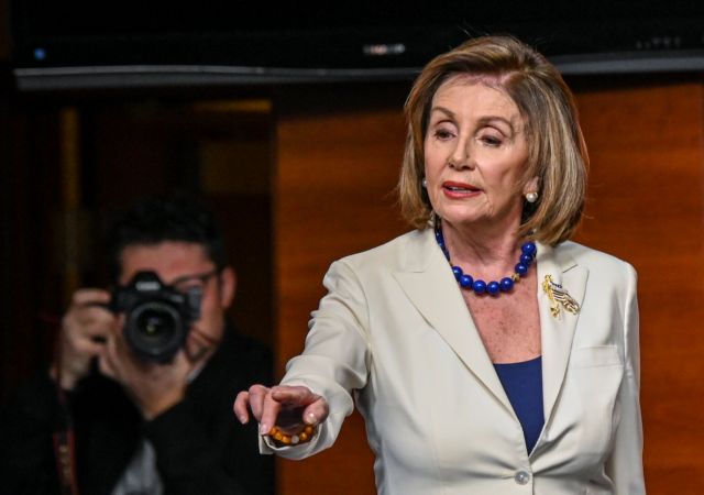 Βολές Πελόζι κατά Τραμπ: Είσαι δειλός και σκληρός