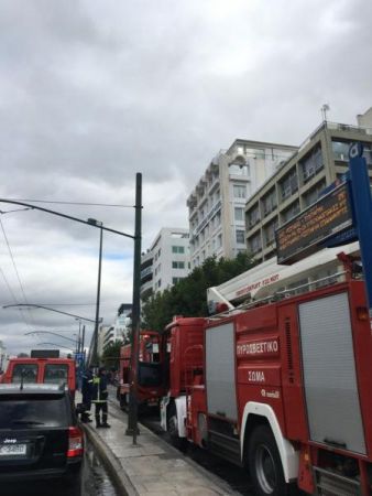 Φωτιά σε ξενοδοχείο στη Συγγρού  – Απεγκλωβίστηκαν 5 άτομα