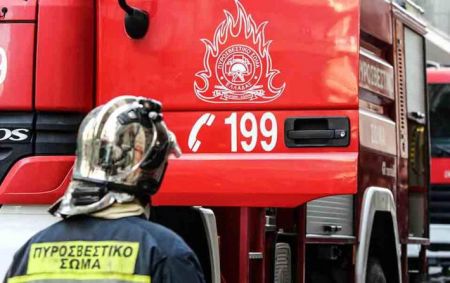 Φωτιά σε εγκαταλελειμμένο κτίριο στη Θεσσαλονίκη