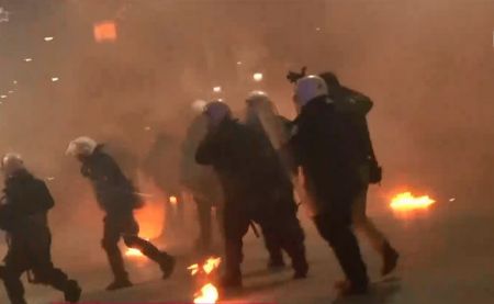 Πορεία Γρηγορόπουλου – Πάτρα: Βροχή μολότοφ και ρίψη χημικών